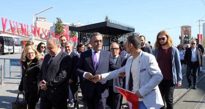 Taksimdeki 23 Nisan törenlerinde CHPli Sezgin Tanrıkuluna tepki