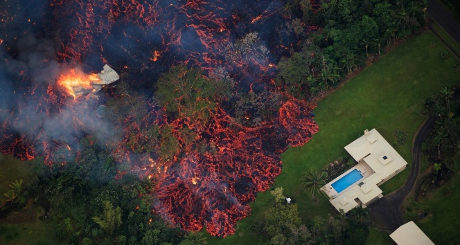 Hawaiide yanardağ 31 evi yuttu