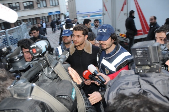 Çağatay Ulusoy,Gizem Karaca ve Cenk Eren'e hapis cezası