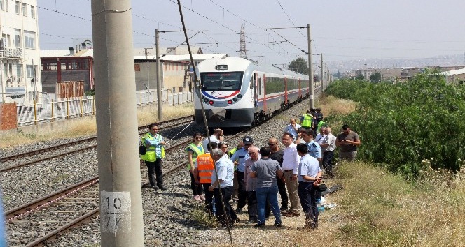 Liseli genç, trenin çarpmasıyla can verdi