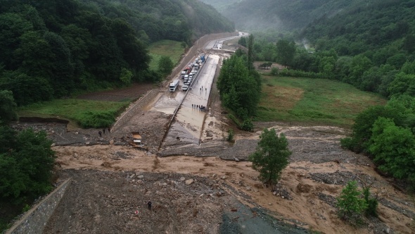 Bursa’daki heyelan havadan görüntülendi