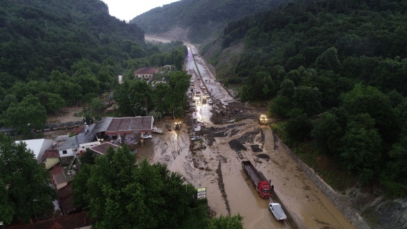 Bursa’daki heyelan havadan görüntülendi