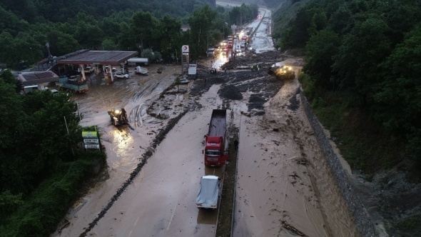 Bursa’daki heyelan havadan görüntülendi