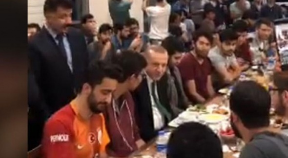 Cumhurbaşkanı Erdoğan'dan sahur vakti sürpriz ziyaret