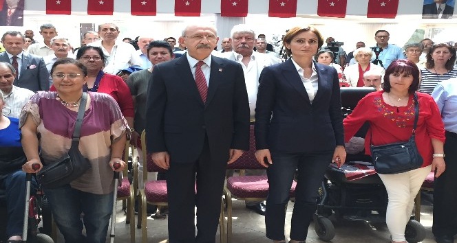 CHP Lideri Kılıçdaroğlu engellilerle bir araya geldi