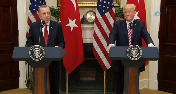 Trump, Türkiye’de tutuklu papaz için Başkan Erdoğan’a çağrıda bulundu