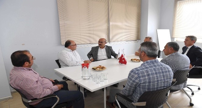 Vali Demirtaş, ikinci 500’e giren firmaları kutladı