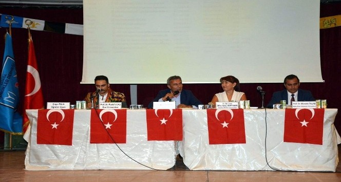 Aliağa’da Türk Dünyası ve Yörük Türkmenler paneline yoğun ilgi