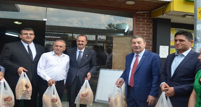 ’Askıda Ekmek’ projesine bir destek de İzmir’den