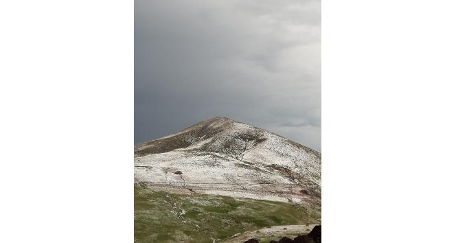 Erzurum?un yüksek kesimleri beyaza büründü