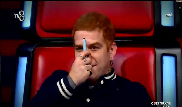 Athena grubunun solisti Gökhan Özoğuz kimdir?