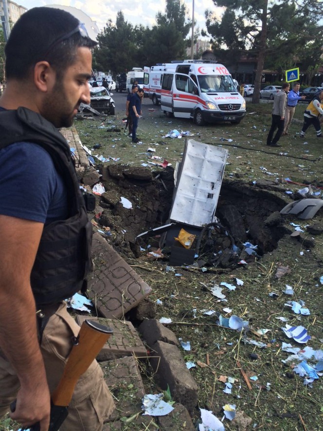 Diyarbakır'da Bombalı Saldırı: "Ölü ve Yaralılar Var!"