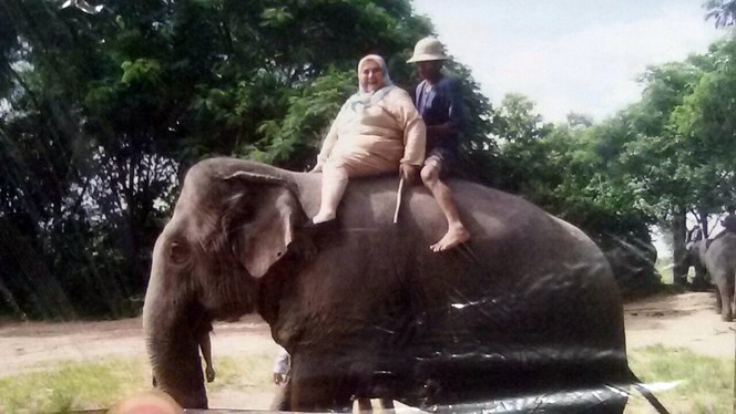 25 ülke gezen 'hür kız' Ayşe Teyze