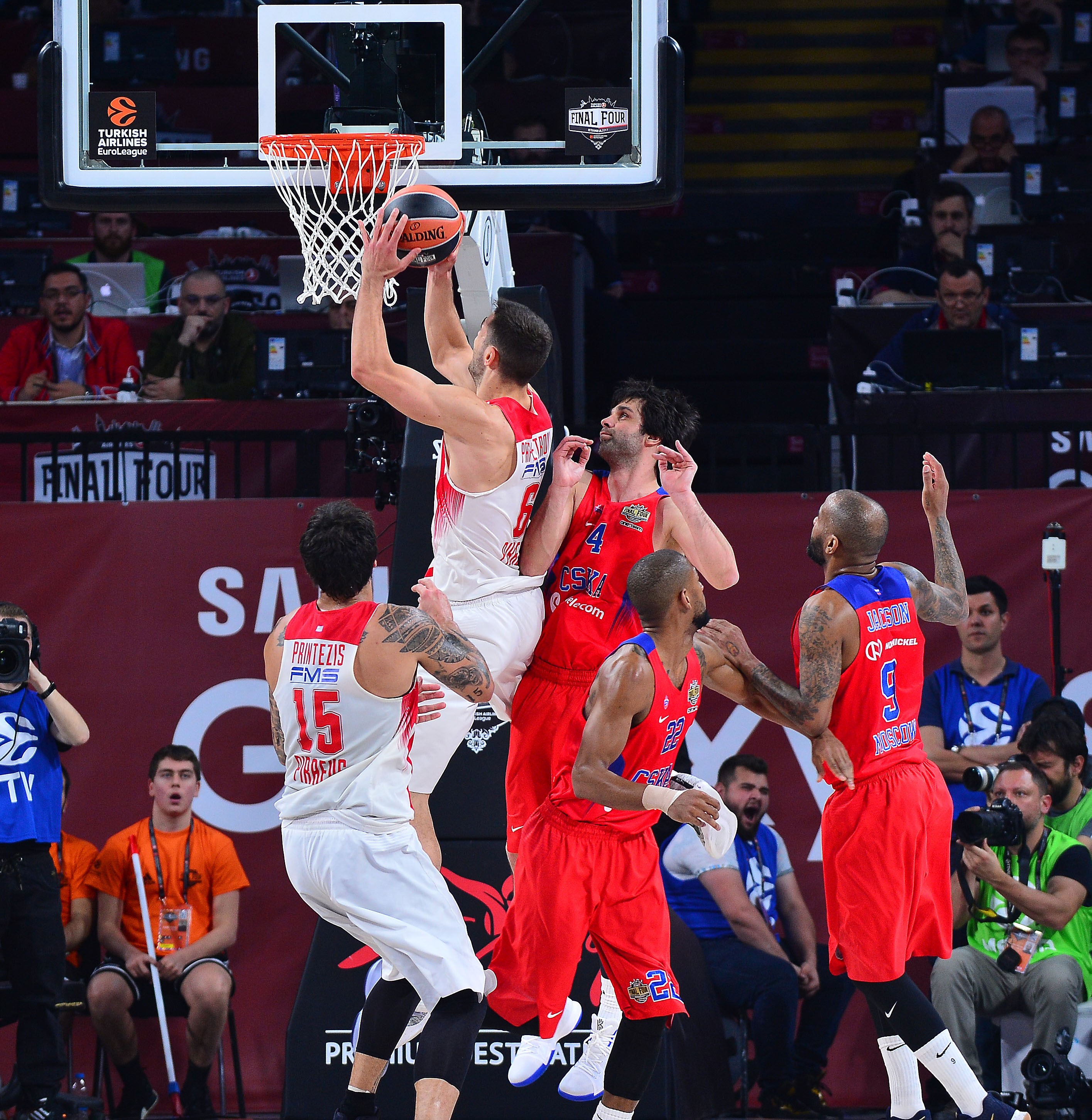 İlk finalist Olympiakos