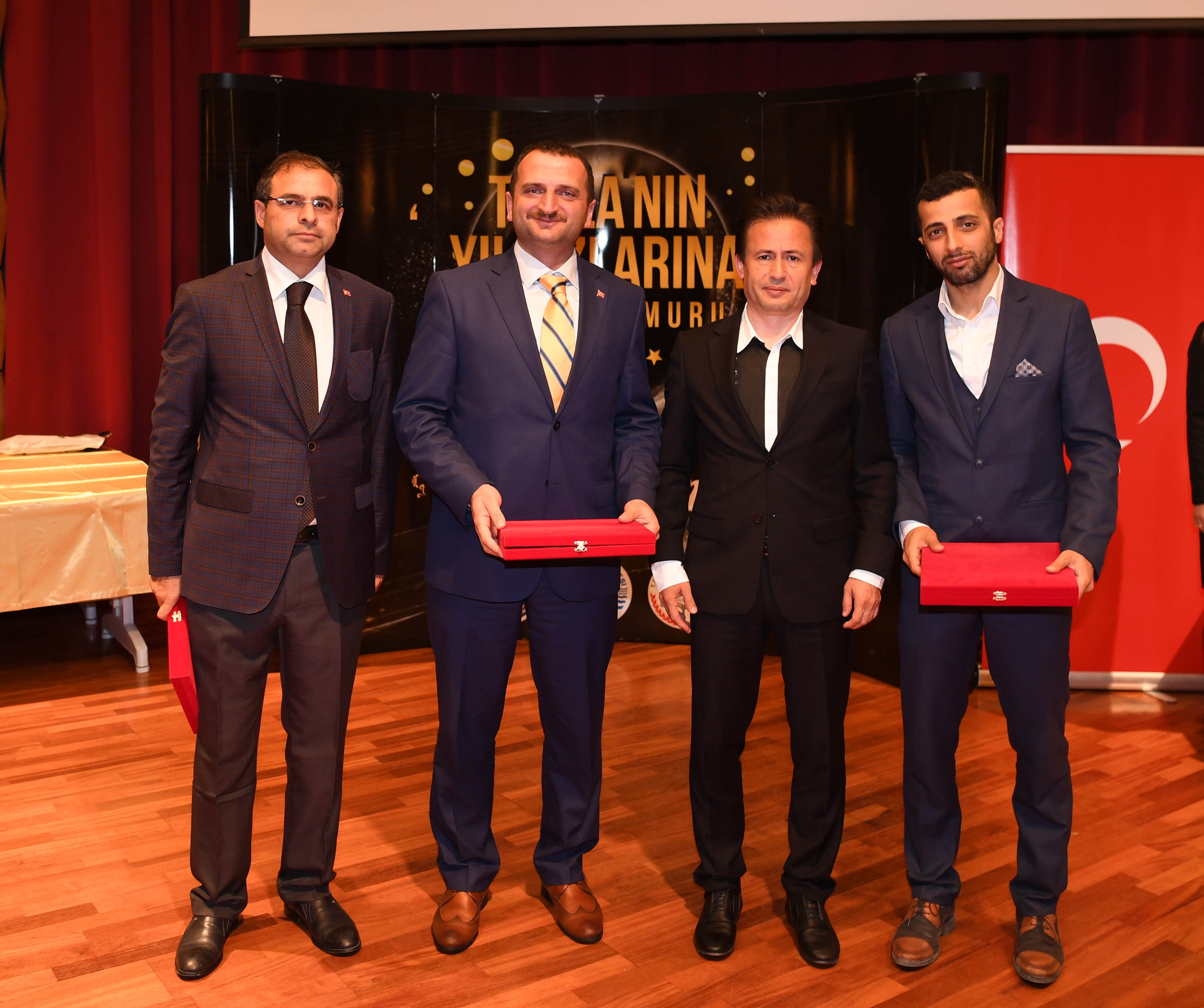 Tuzla'nın yıldızlarına altın yağmuru devam ediyor