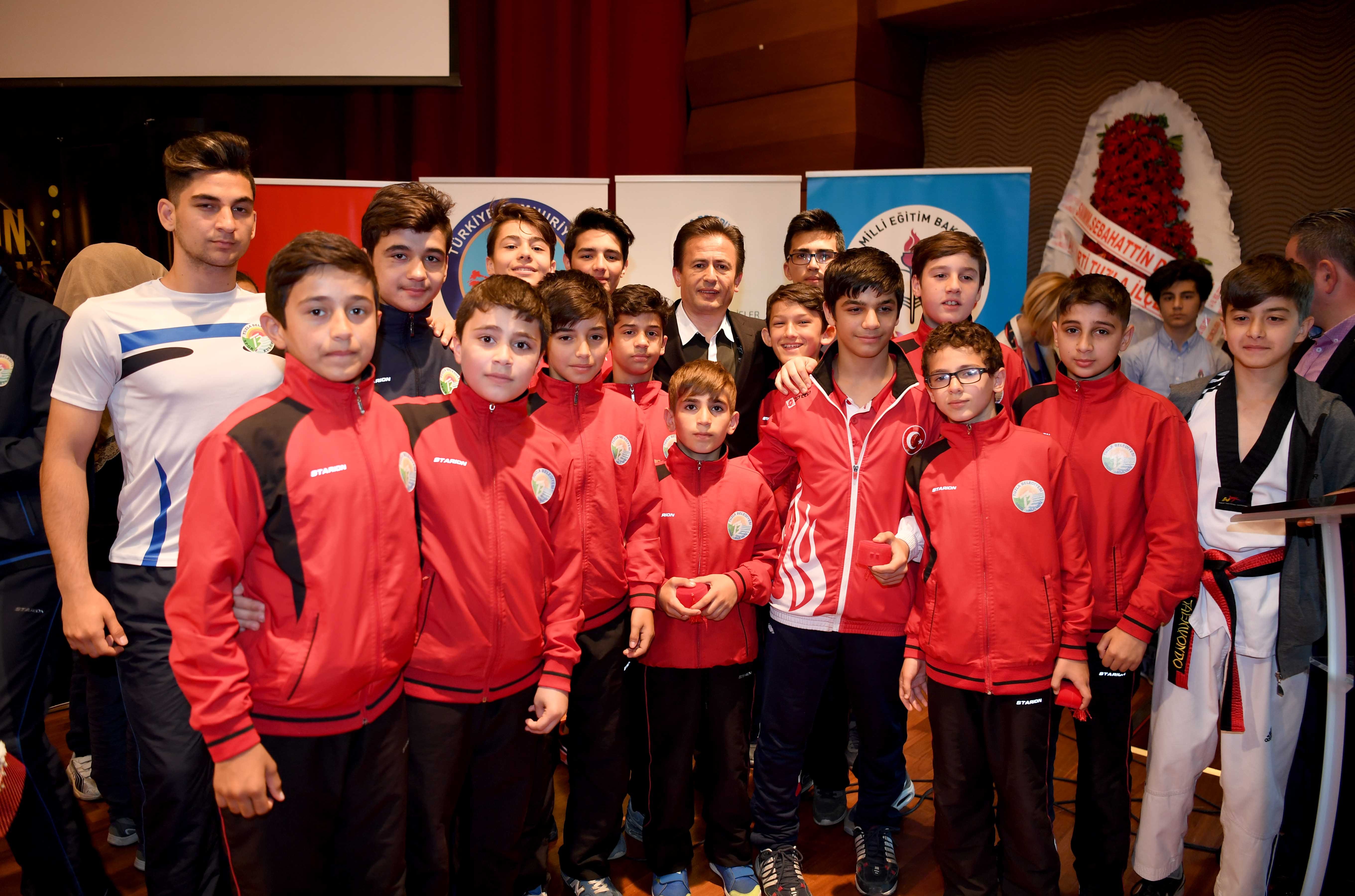 Tuzla'nın yıldızlarına altın yağmuru devam ediyor