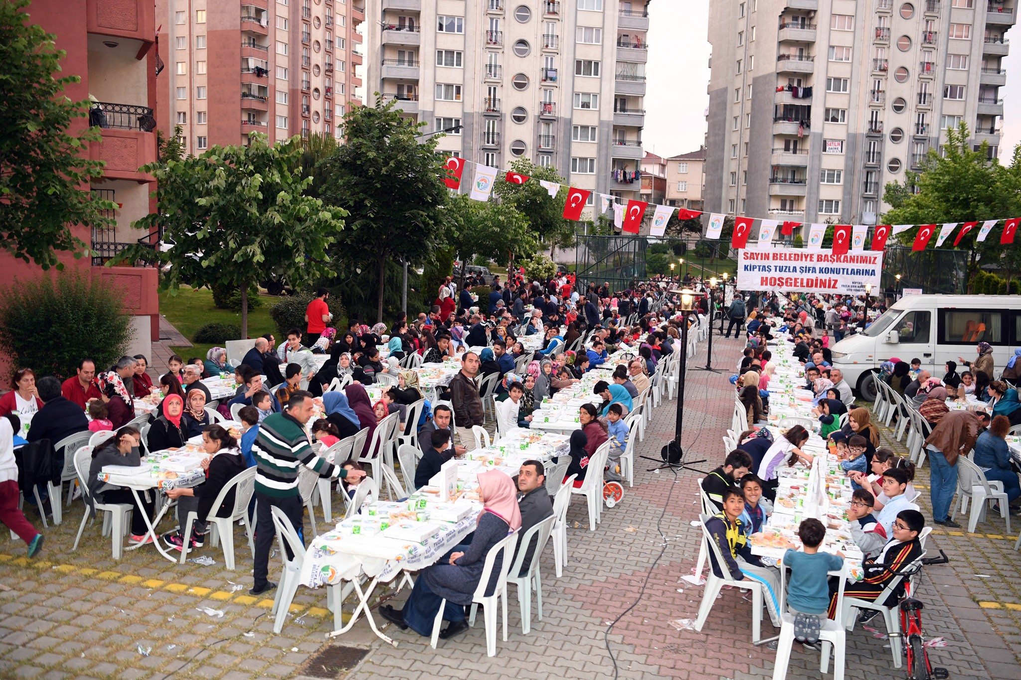 Tuzla’da geleneksel sokak iftarları başladı