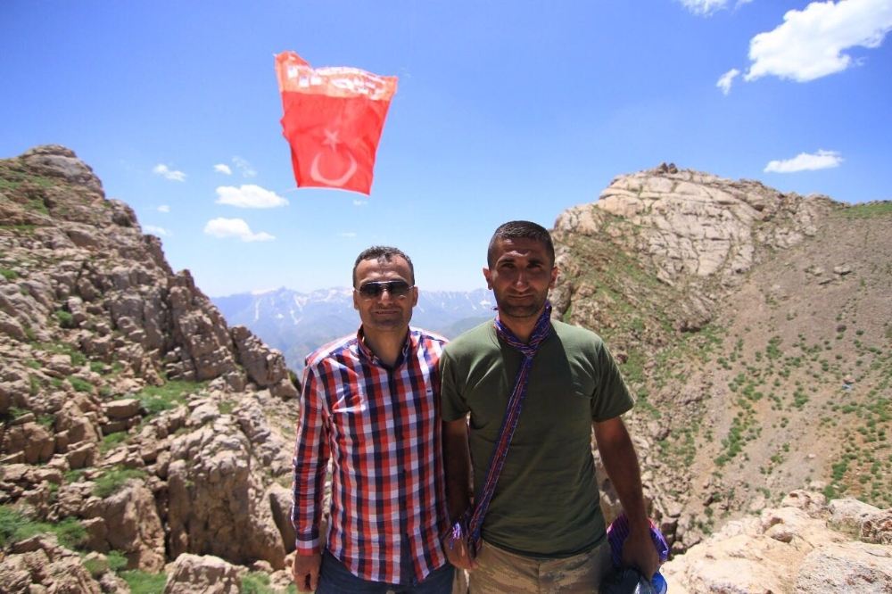 Kato Dağı zirvesine bayrak asan kişi Karadenizli çıktı