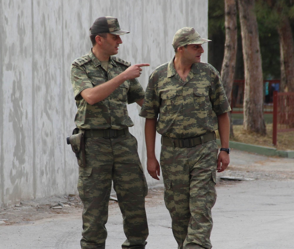 Kerem Kılıçdaroğlu askeri üniformayı giydi