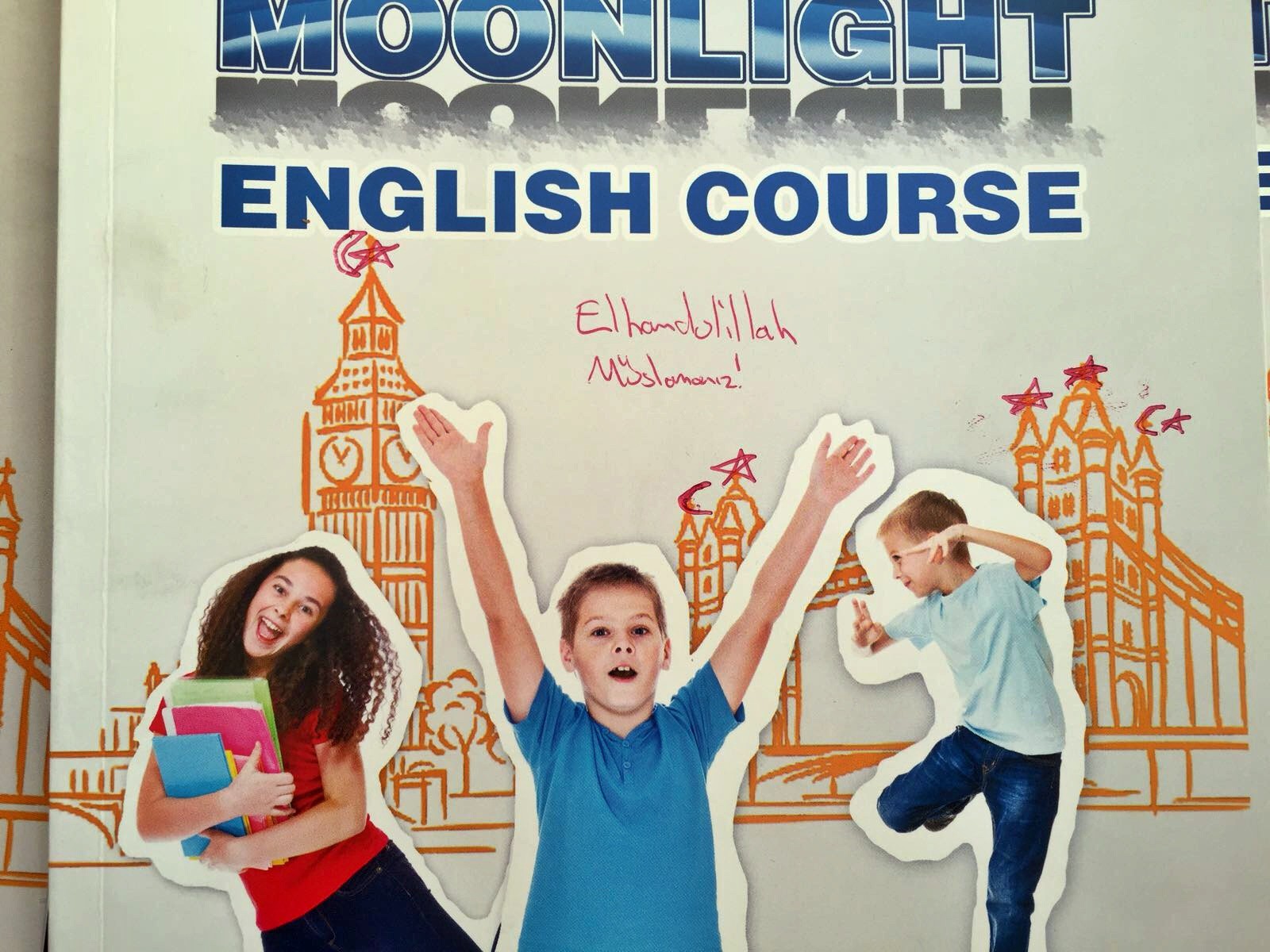 ‘Haç’ işaretli ders kitabı velilerin tepkisini çekti