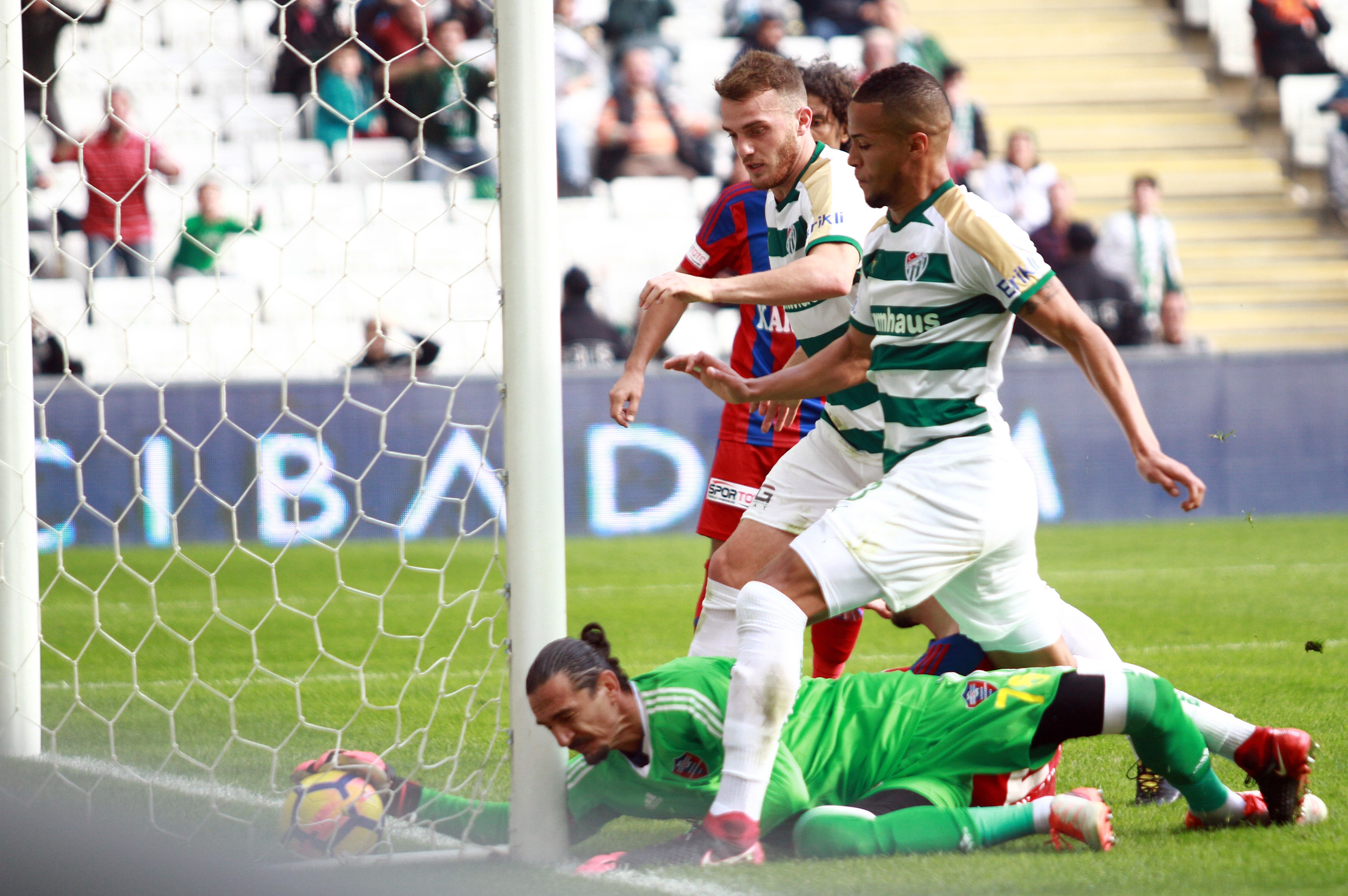 ÖZET İZLE: Bursaspor 2 -1 Karabükspor Maçı Özeti ve Golleri İzle | Bursaspor Karabükspor kaç kaç bitti?