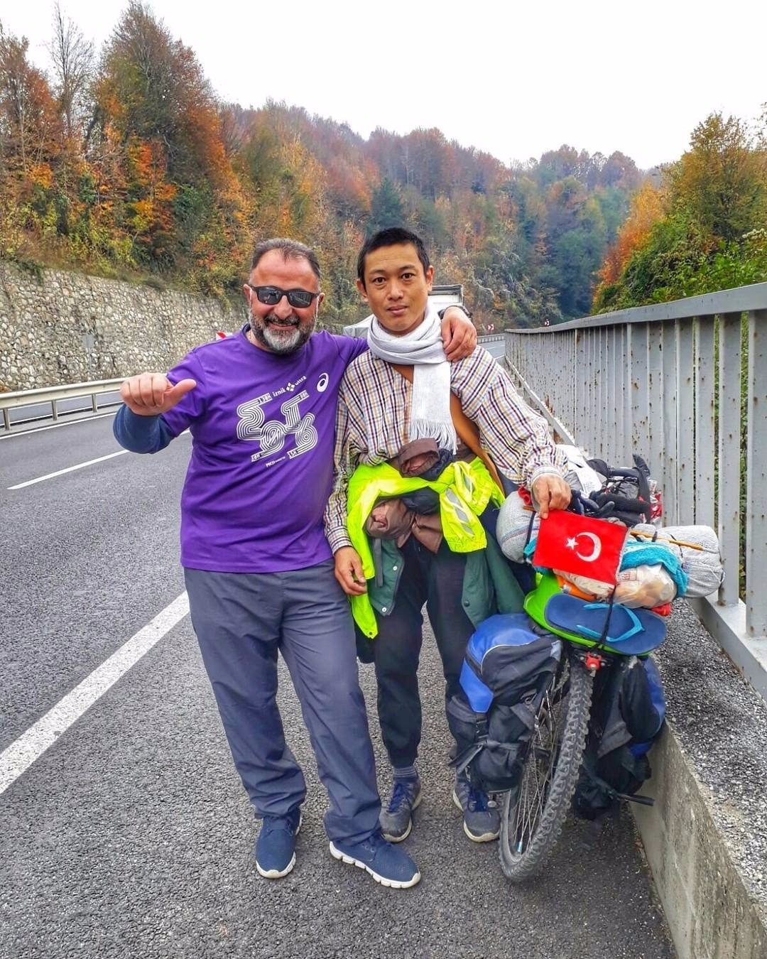 Japon turiste hamsi yedirebilmek için kilometrelerce yol kat etti