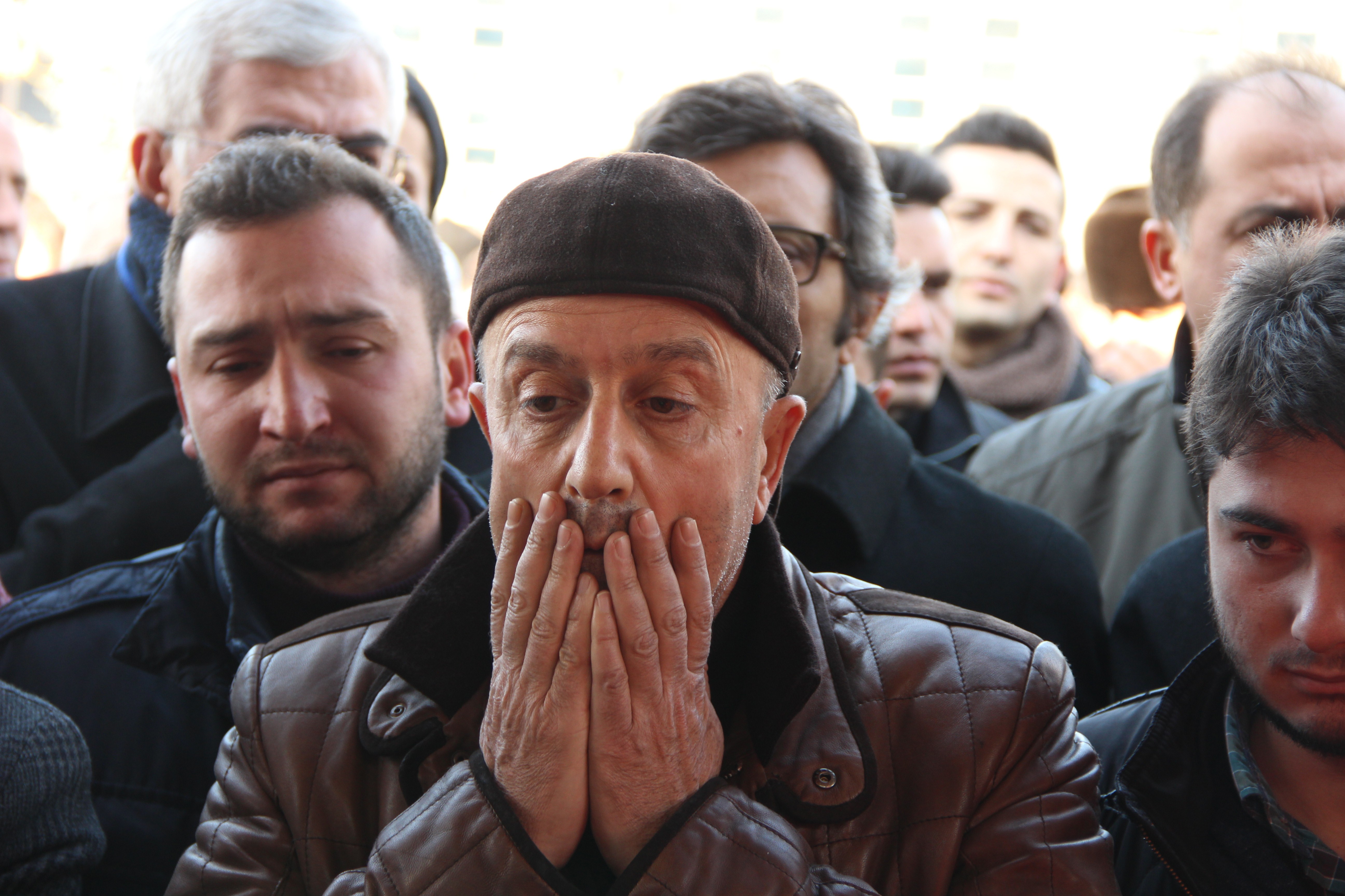 Korgeneral Aksakallı, kardeşini son yolculuğa uğurladı