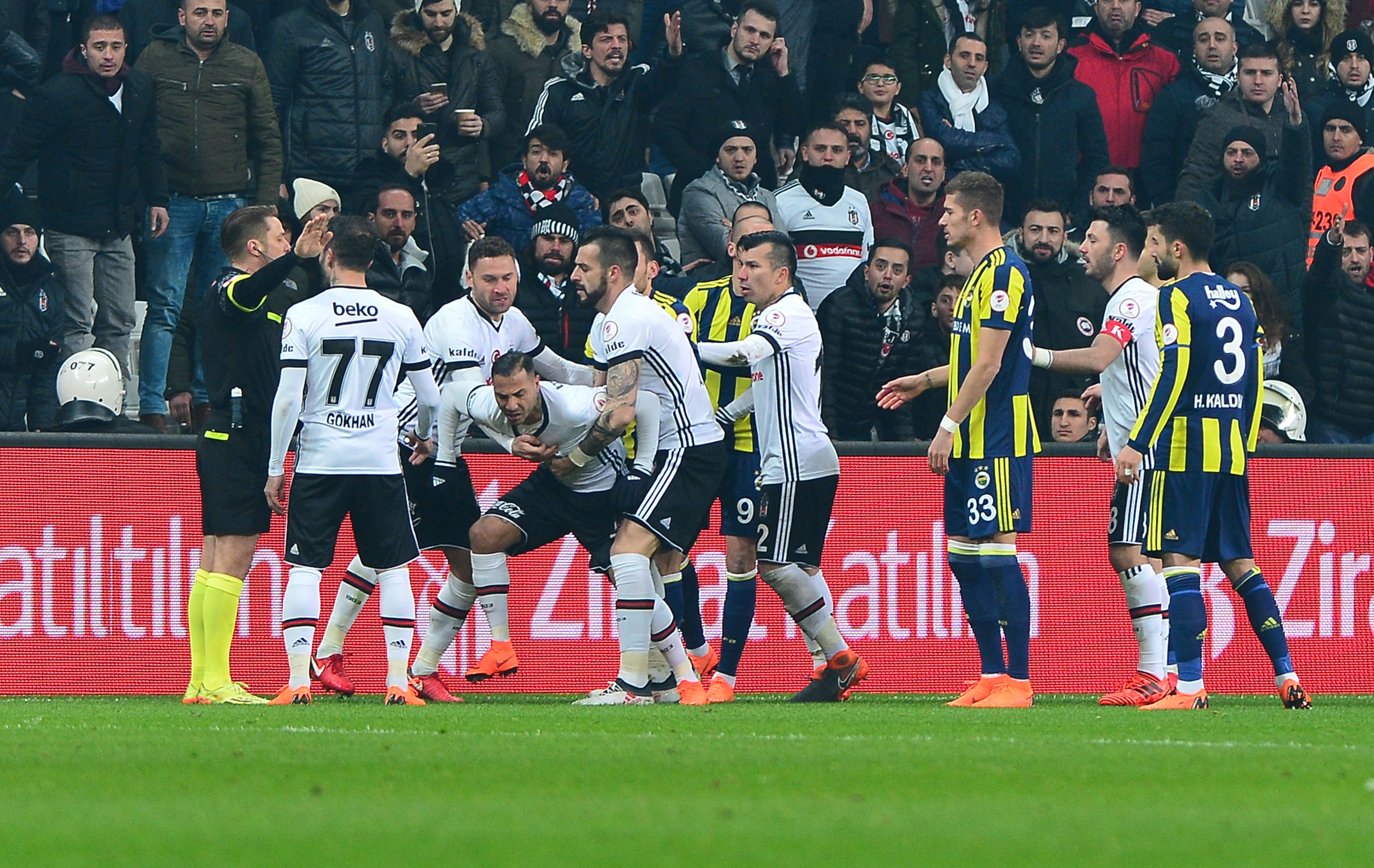 ÖZET İZLE: Beşiktaş 2-2 Fenerbahçe Maçı Geniş Özeti ve Golleri İzle|BJK FB kaç kaç bitti?