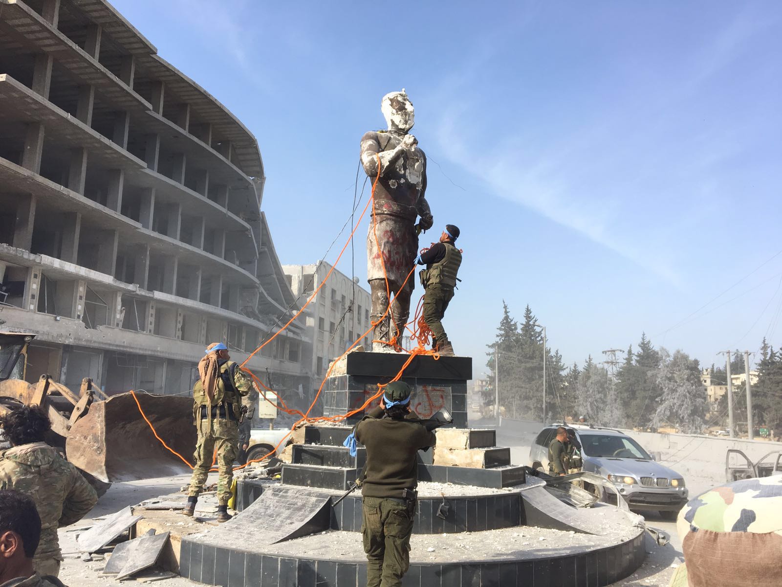 Afrin'de Yıkılan Heykel Kimin? Heykeli Yıkılan Demirci Kawa Kim? (Demirci Kawa Kimdir?)