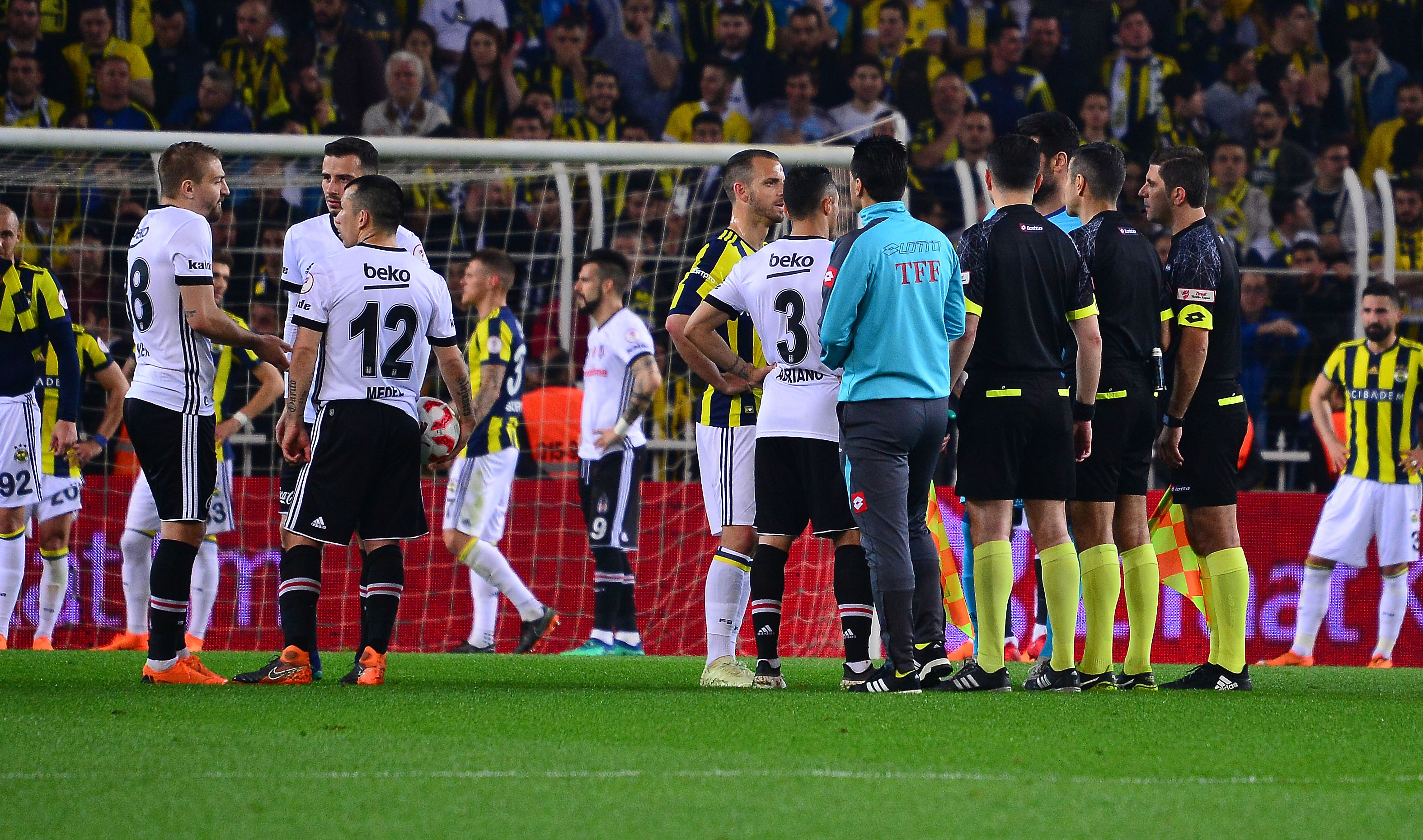 Fenerbahçe Beşiktaş maçı oynanacak mı? Beşiktaş sahaya çıkacak mı?