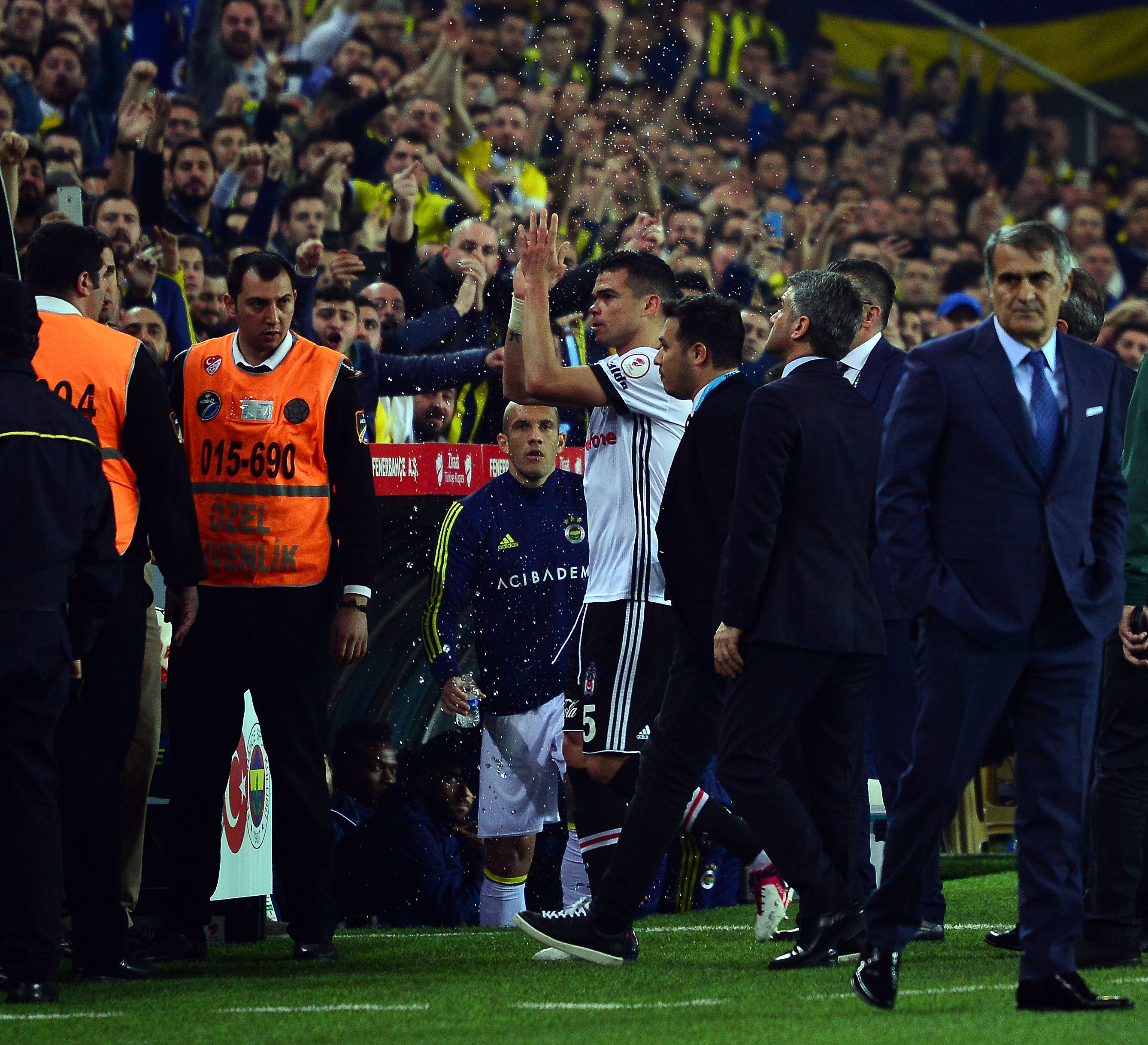 Fenerbahçe Beşiktaş maçı oynanacak mı? Beşiktaş sahaya çıkacak mı?