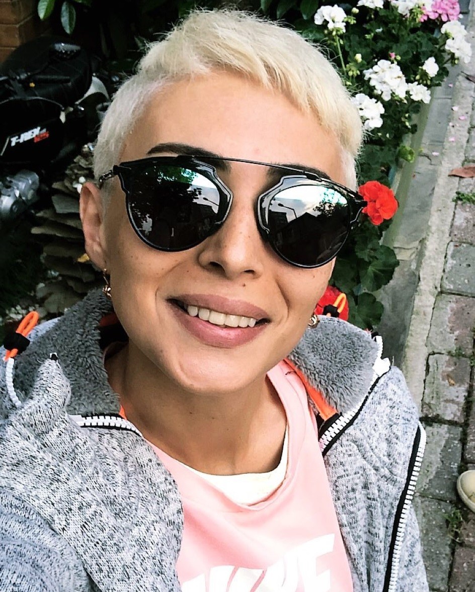 Almıla Hatun yeni imajıyla dikkat çekti