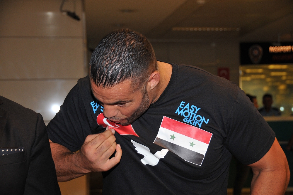 Şampiyon boksörden Özil’e destek