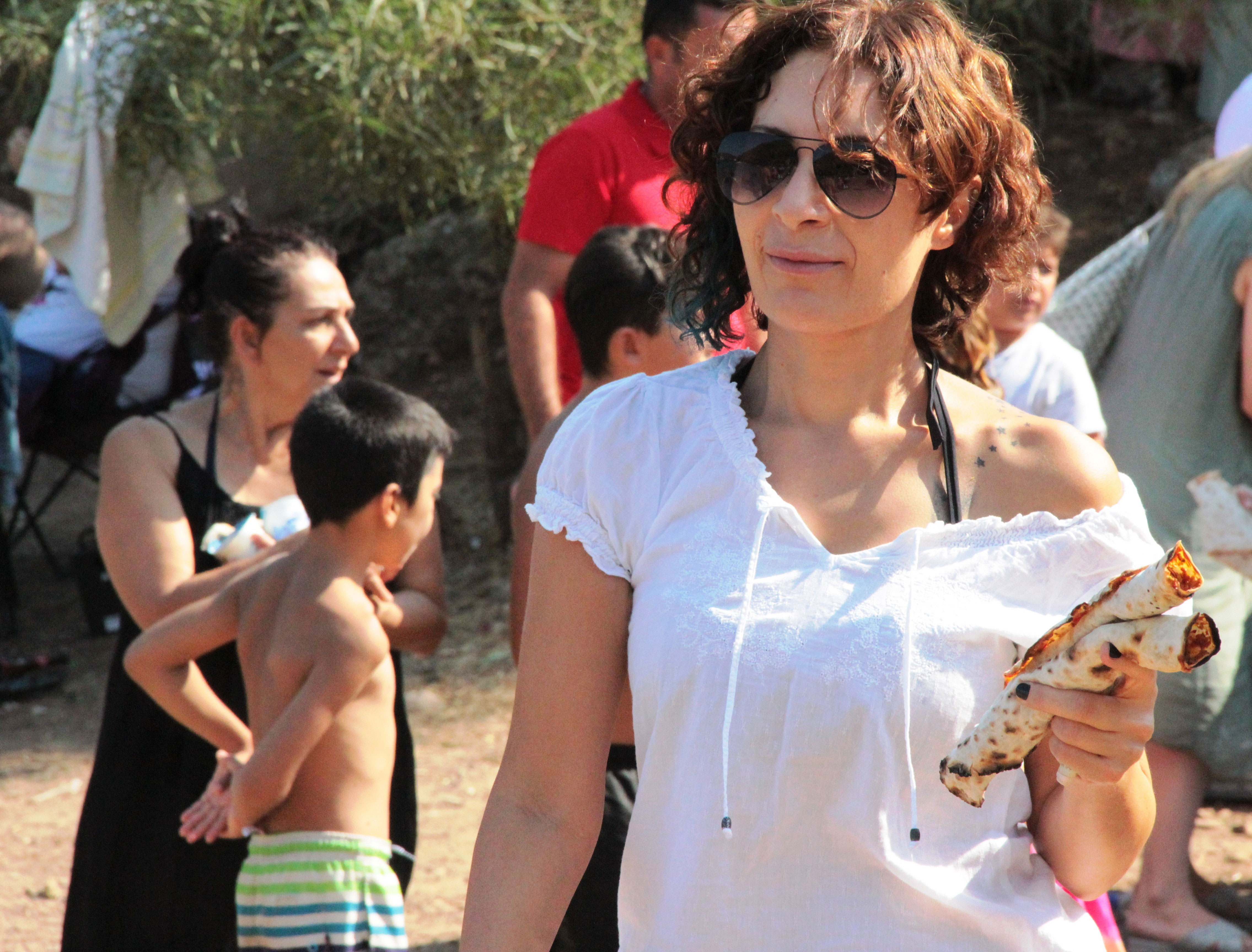 Lüks yatıyla geldi, lahmacun ve ayran dağıtıp gitti