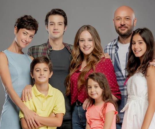 bir litre gözyaşı, bir litre gözyaşı dizisi, bir litre gözyaşı dizisi oyuncuları, bir litre gözyaşı dizisi oyuncuları kimdir, bir litre gözyaşı oyuncu kadrosu, bir litre gözyaşı konusu, bir litre gözyaşı karakterleri,