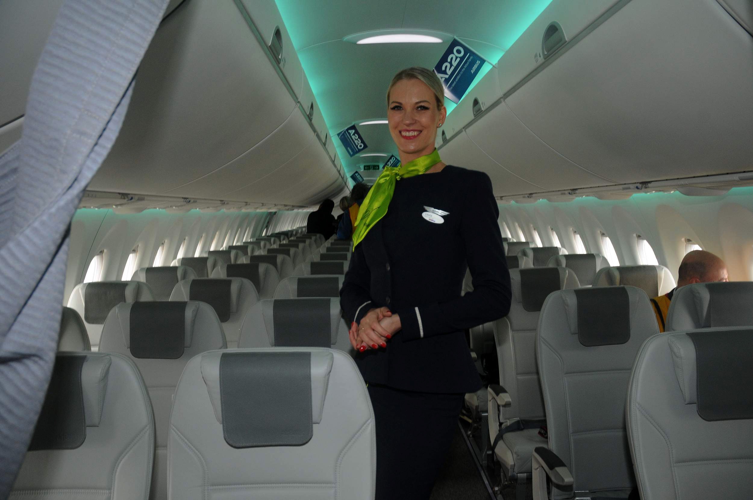 Airbus yeni uçağını tanıttı