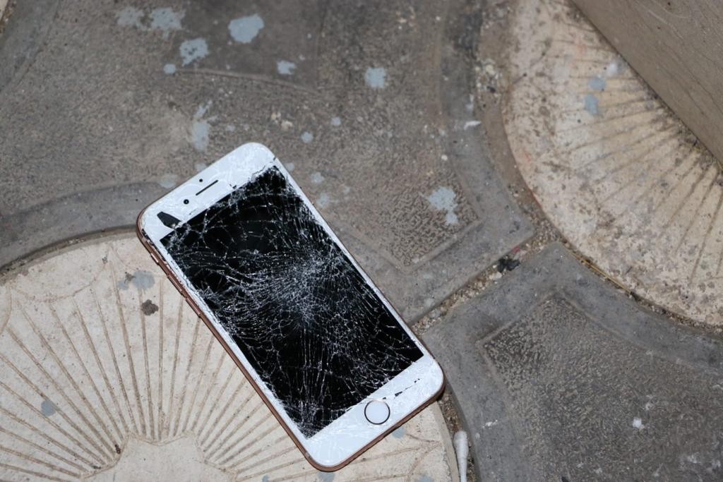 Okul müdürlü, muhtarlı silahlı suç örgütü çökertildi