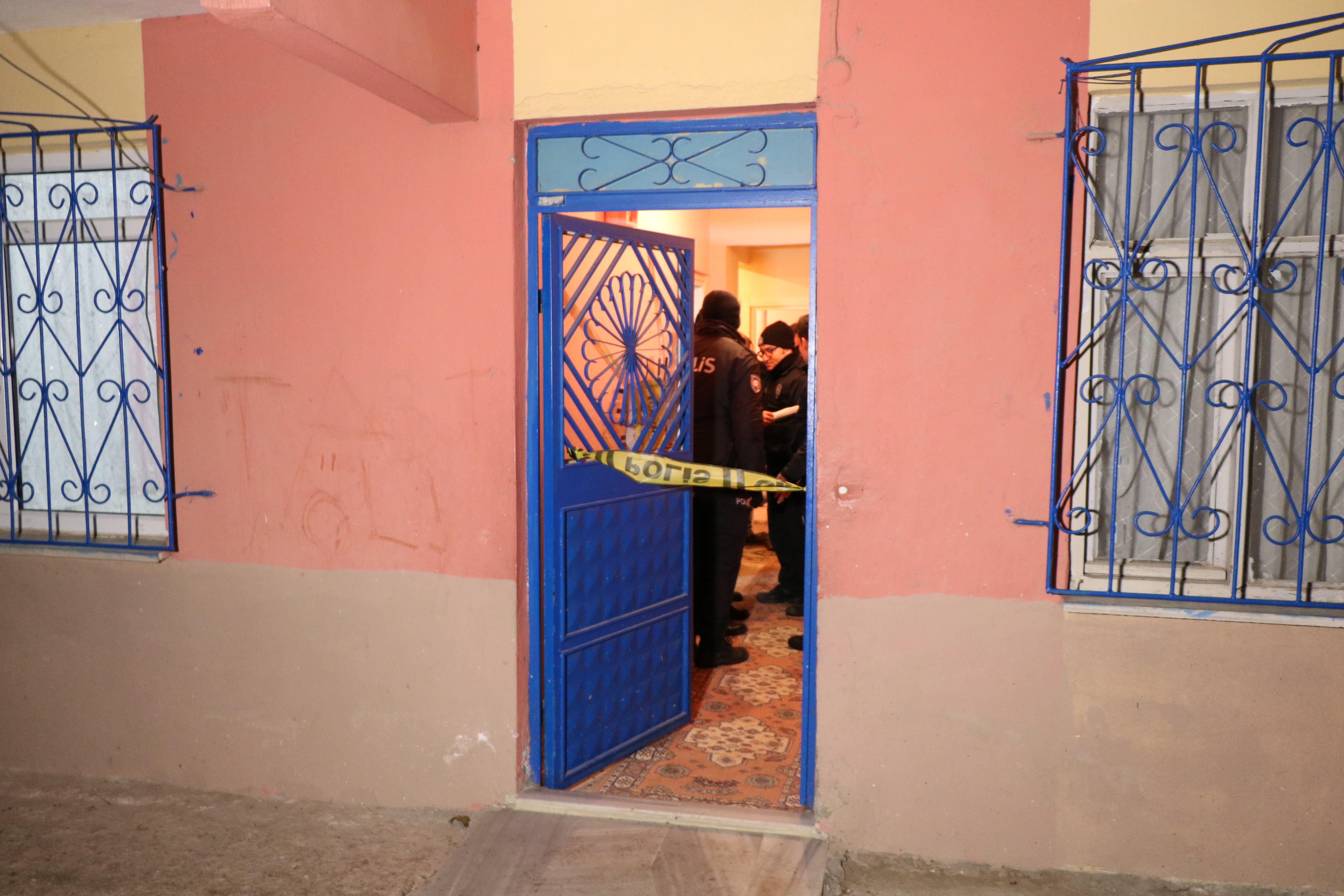 Pendik’te genç kız amcasının evinde ölü bulundu