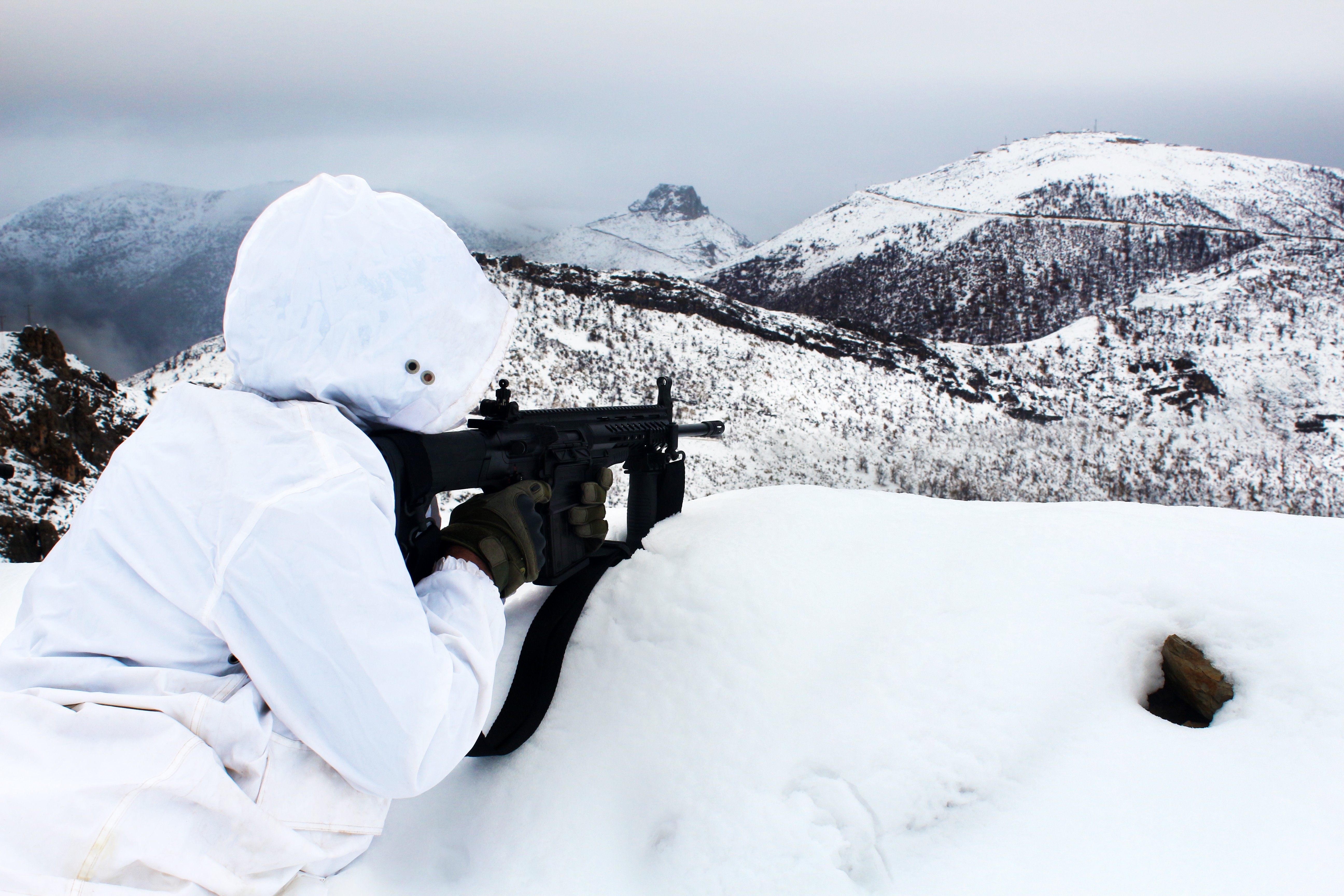 Mehmetçik kar kış demeden görev başında