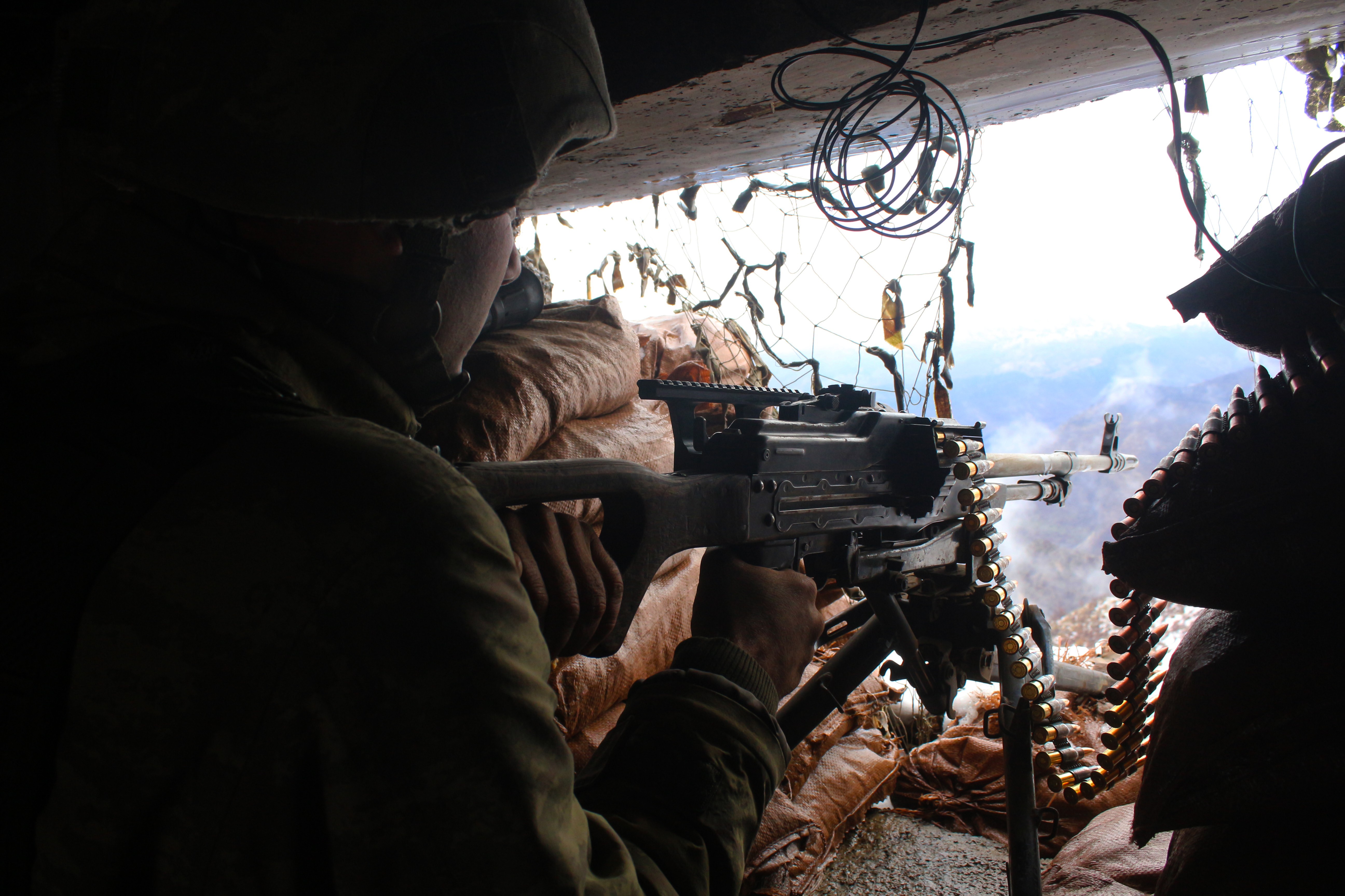 Mehmetçik kar kış demeden görev başında