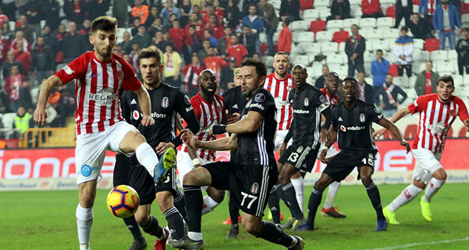 Beşiktaş Antalya'da farklı kazandı | Antalyaspor - Beşiktaş kaç kaç?