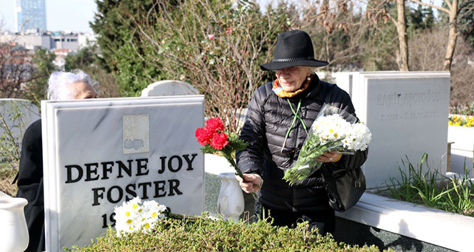 Defne Joy Foster mezarı başında anıldı...