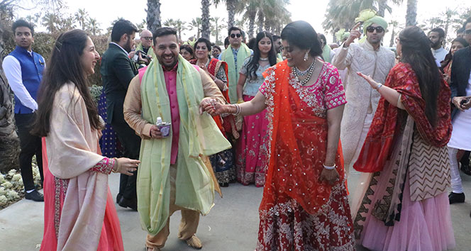 Antalya'da paha biçilemeyen Hint düğünü başladı
