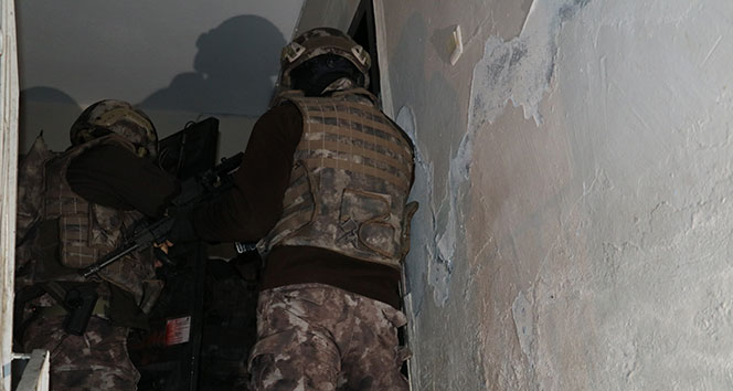 Şafak vakti terör operasyonu: 24 gözaltı