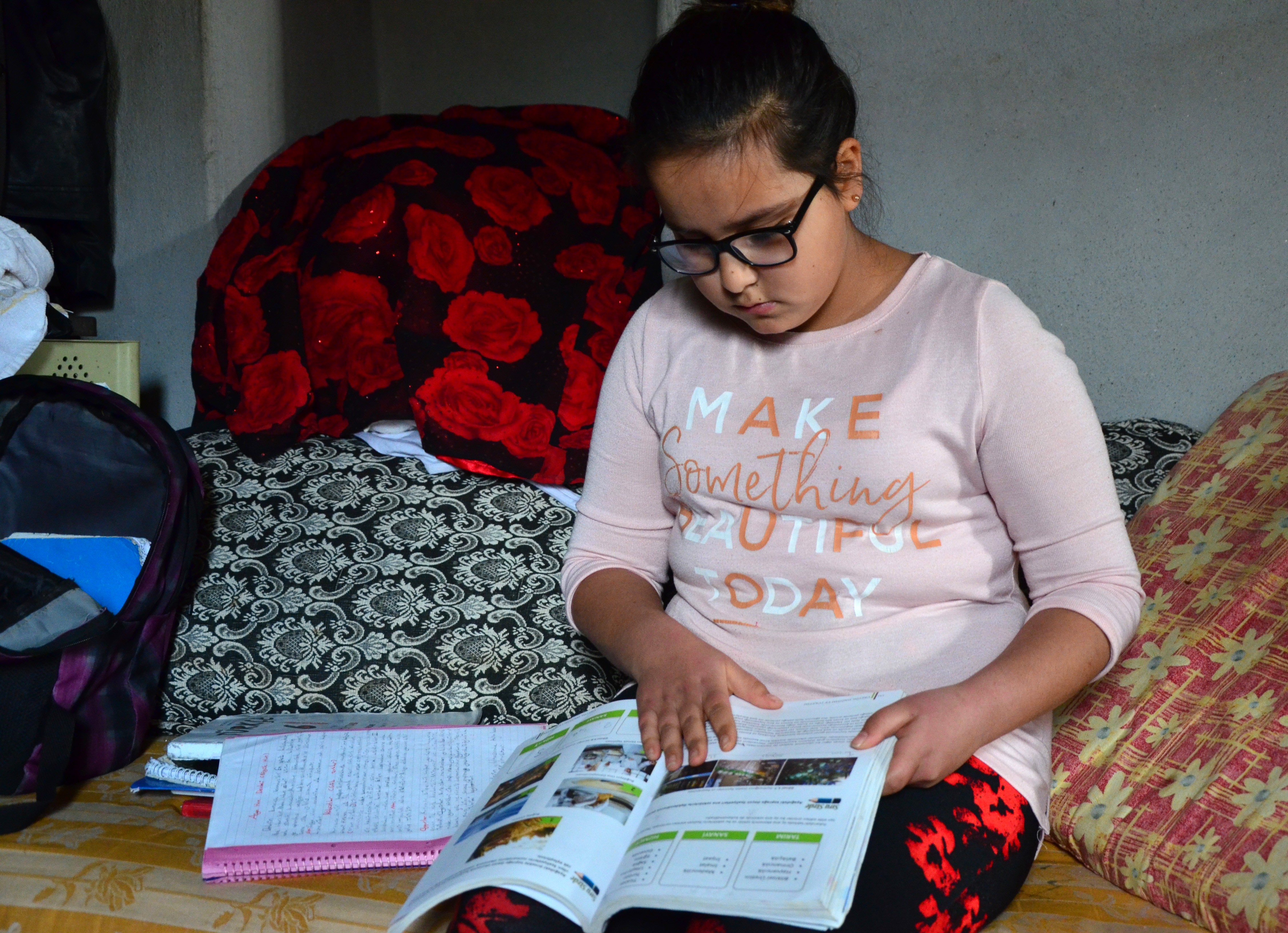 Mum ışığında ders çalışan Sude Naz'ın dramı