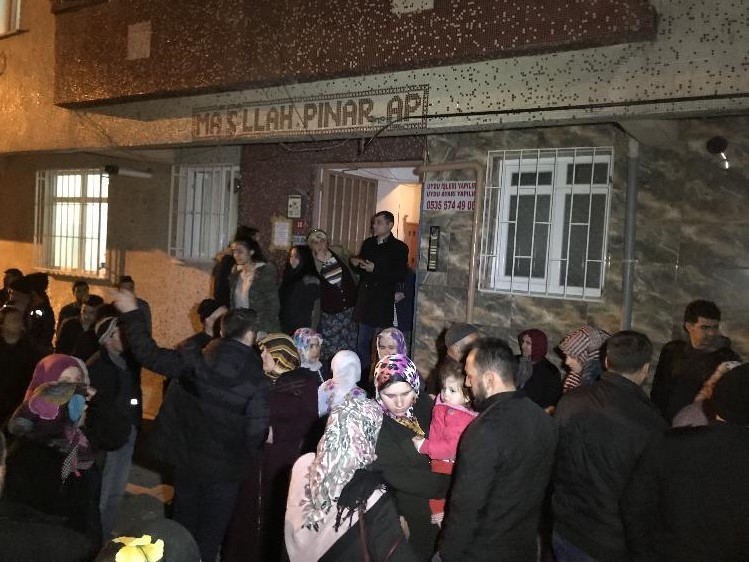 Hırsızlık için girdikleri evde 2 kişiyi öldürdüler