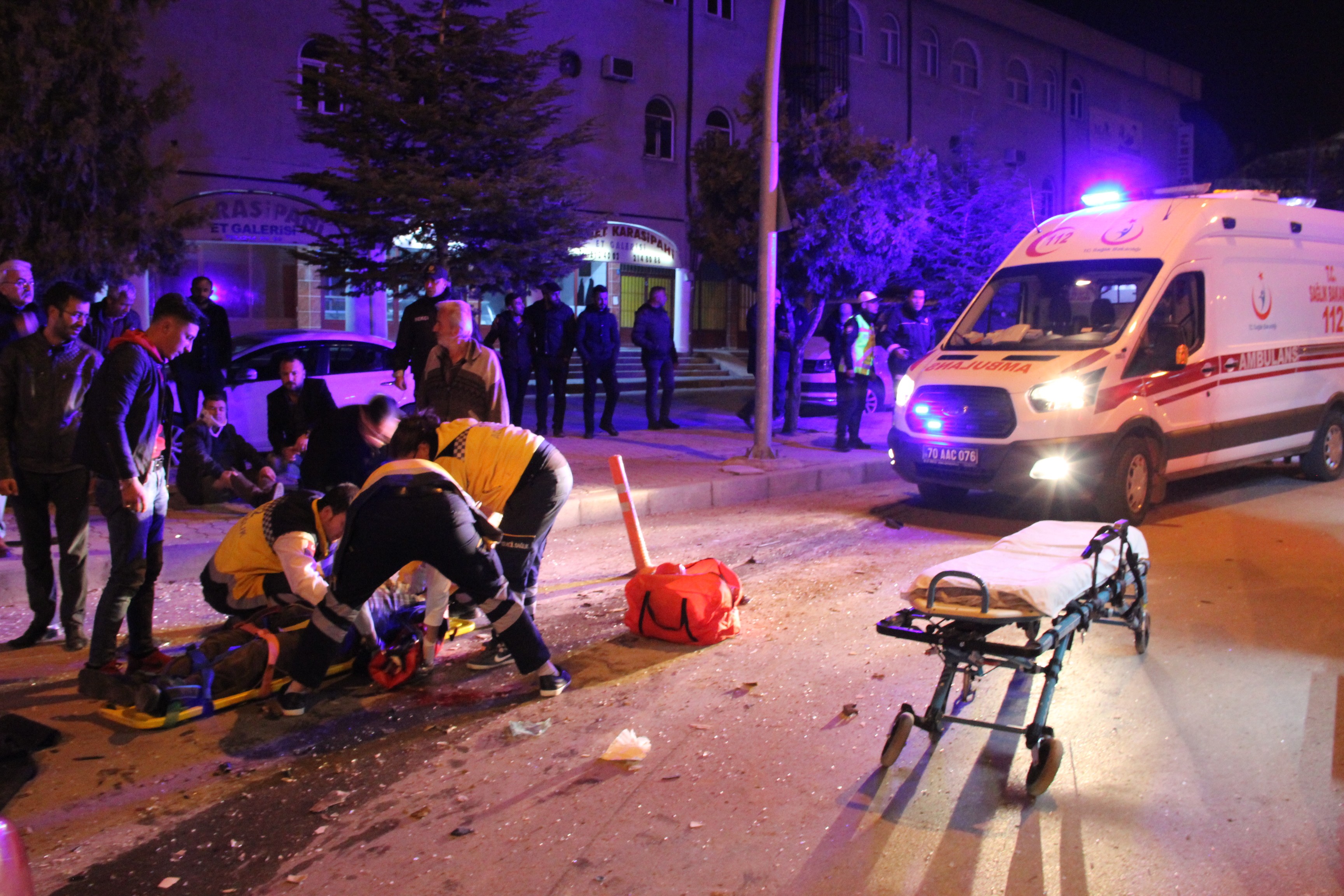 Otomobil park halindeki kamyonete arkadan çarptı: 5 yaralı