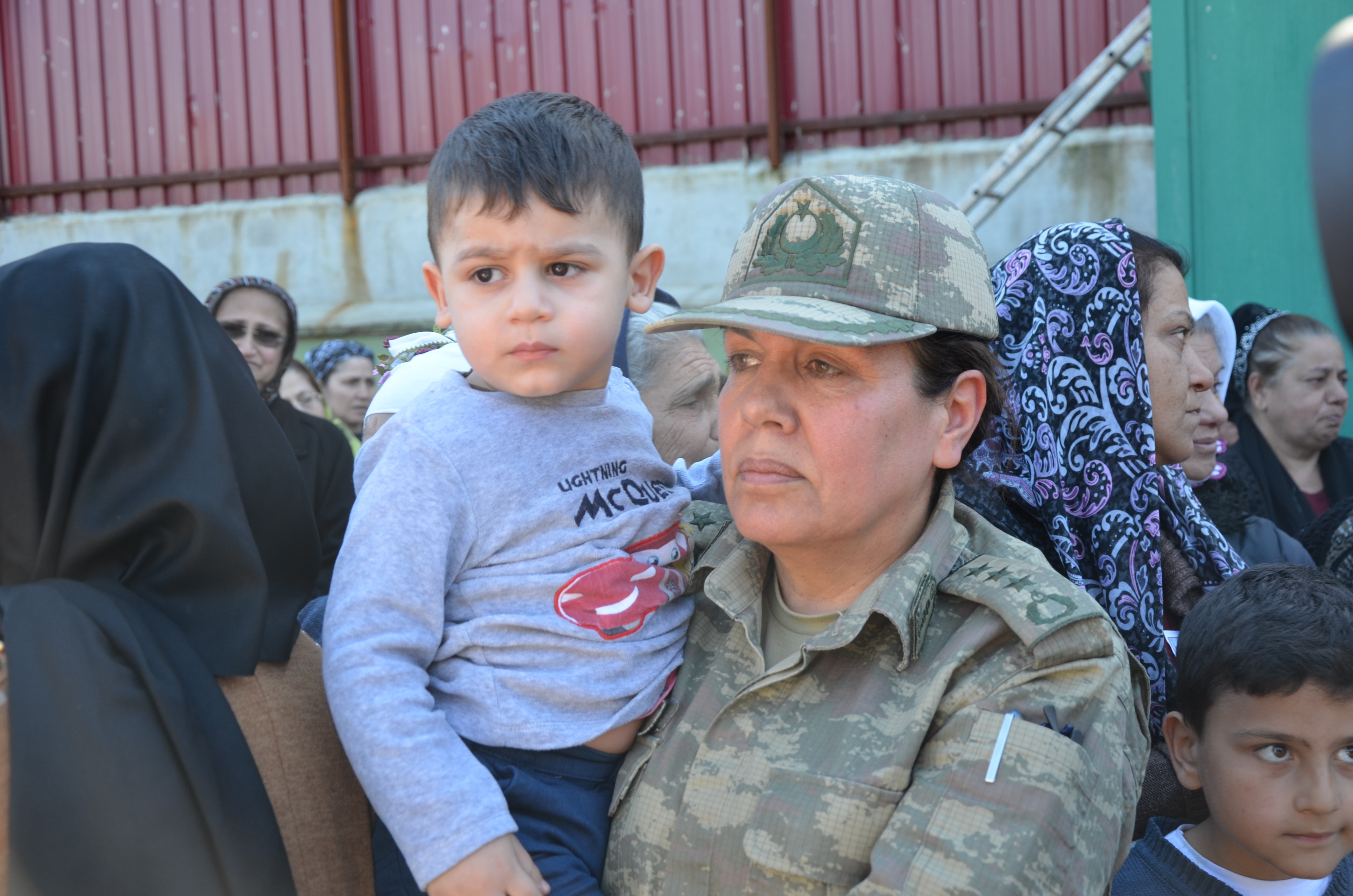Küçük Emir'den şehit babaya gözyaşı