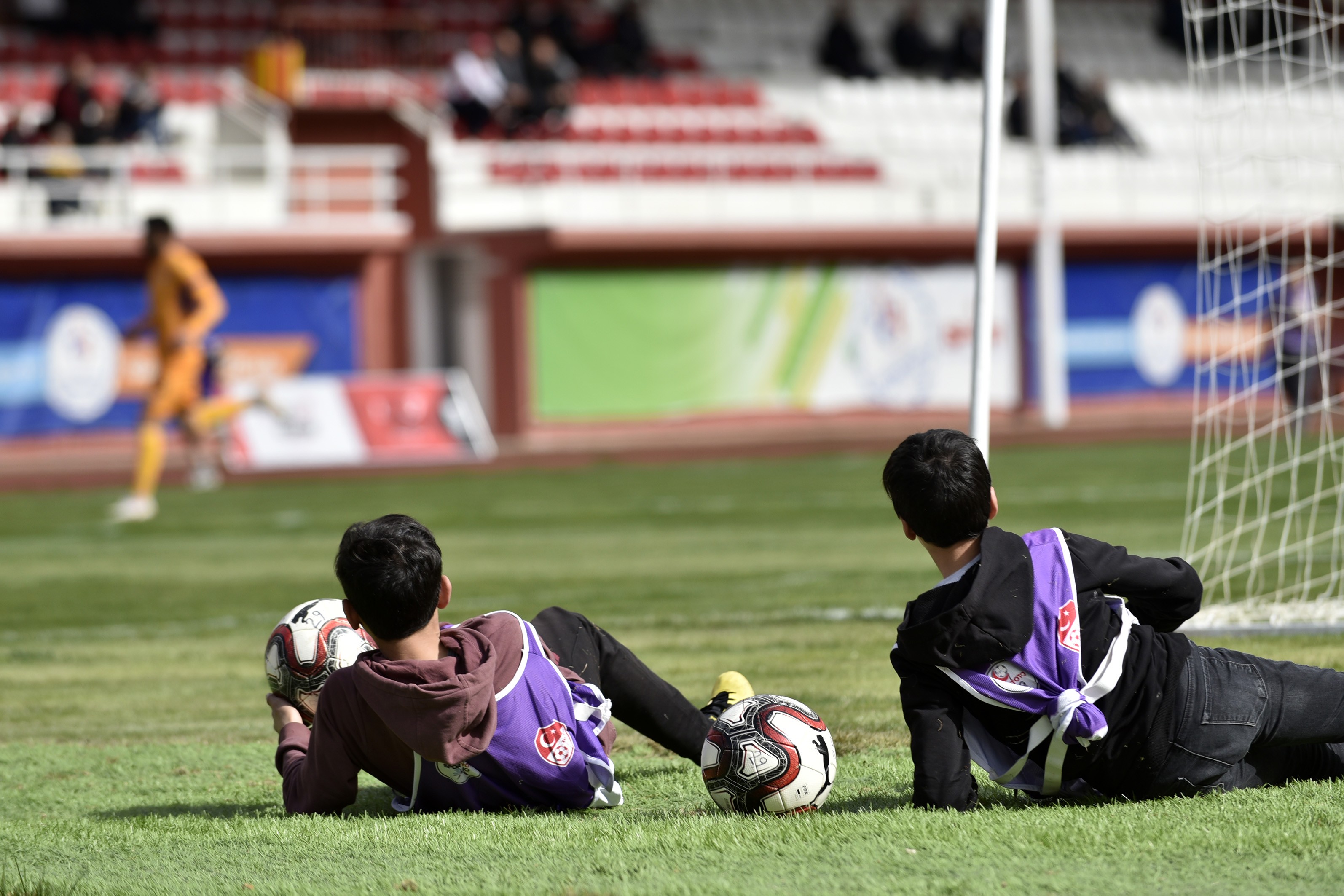 Gümüşhane Yeni Şehir stadında ilginç görüntüler