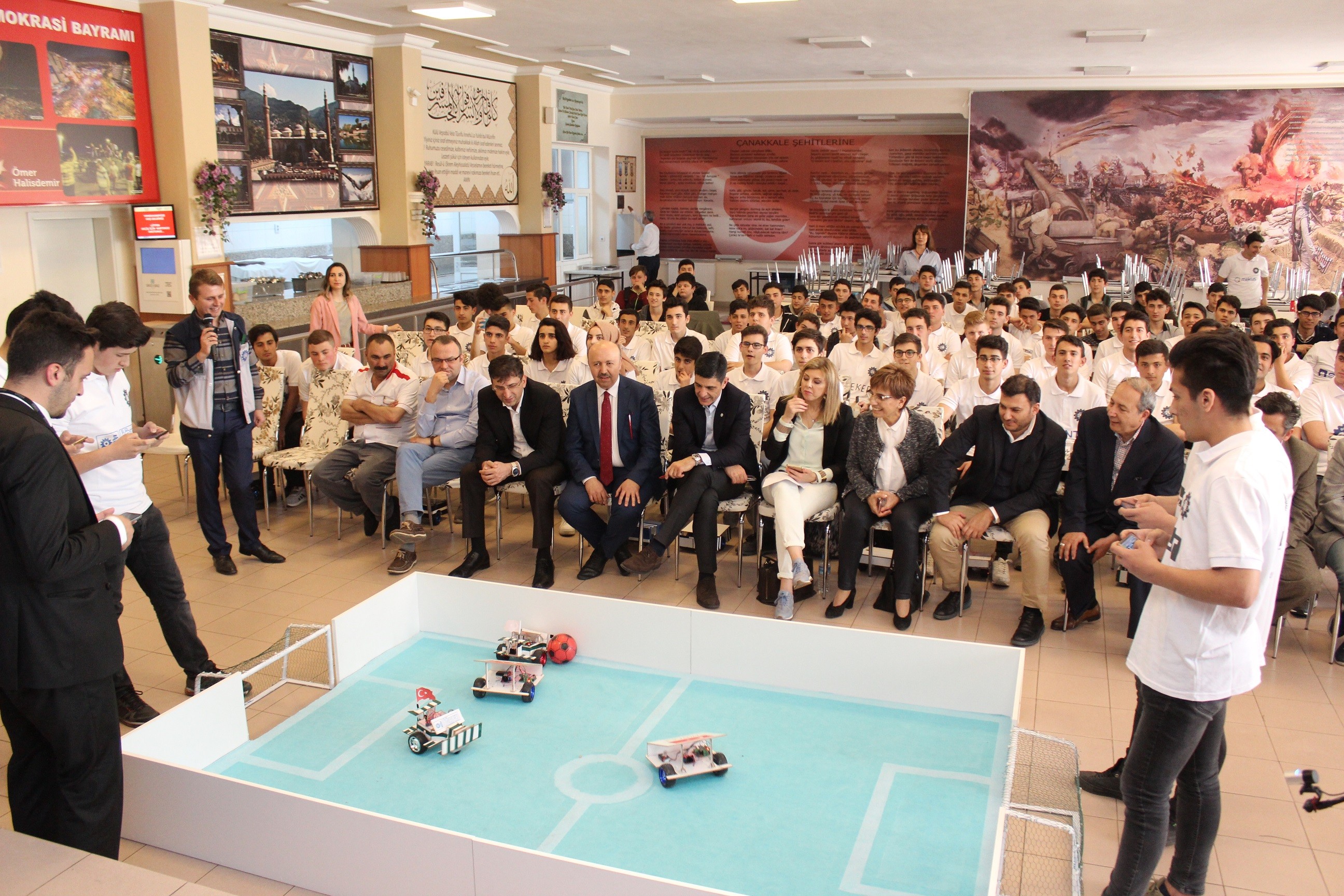 Robotların maçı nefes kesti